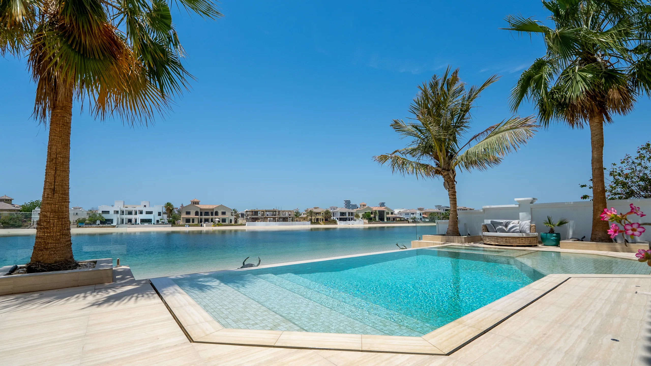 Swimming pool beachside on the Palm Jumeirah, Dubai